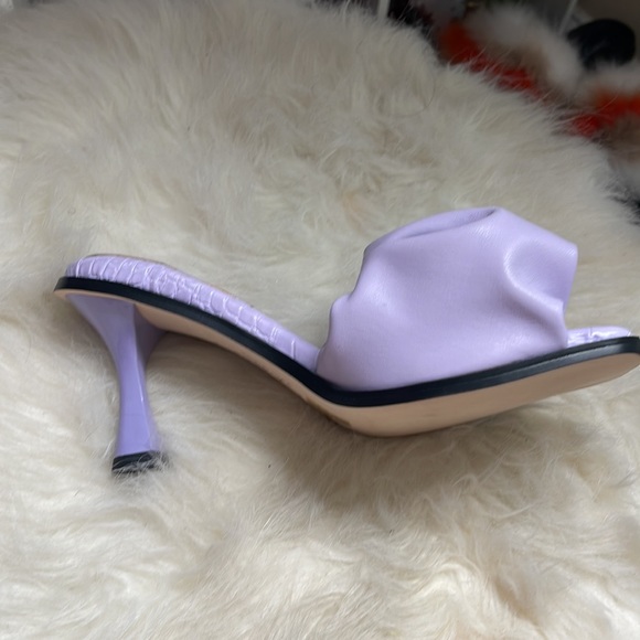 Heels - Picture 8 of 9